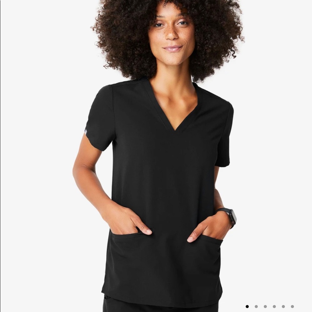 Figs Casma 3 pocket Black Scrub Top XL